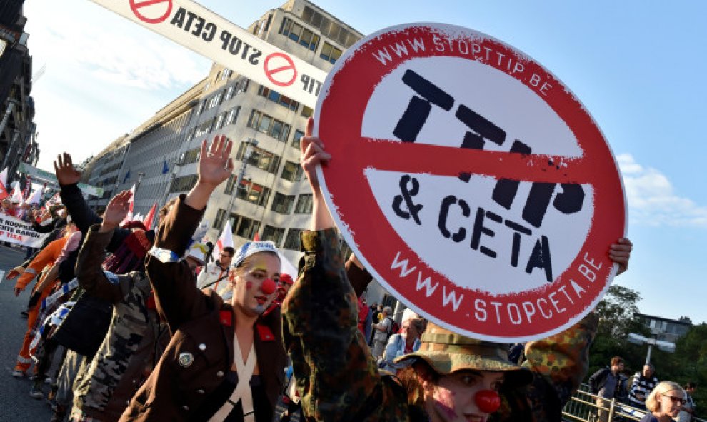 Concentración en Bruselas en contra del CETA y del TTIP. Reuters