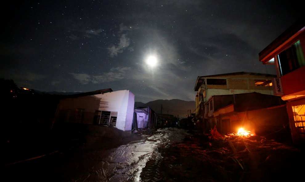 Vista de una calle destrozada en Mocoa. Más de 200 personas han muerto en la avalancha ras el desborde de tres ríos al sur de Colombia.- REUTERS/Jaime Saldarriaga