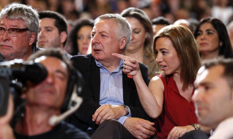 Chacón y el eurodiputado y exministro Pepe Blanco, el pasado 26 de marzo en el acto de presentación de la candidatura de Susana Díaz, el pasado 26 de marzo. EFE