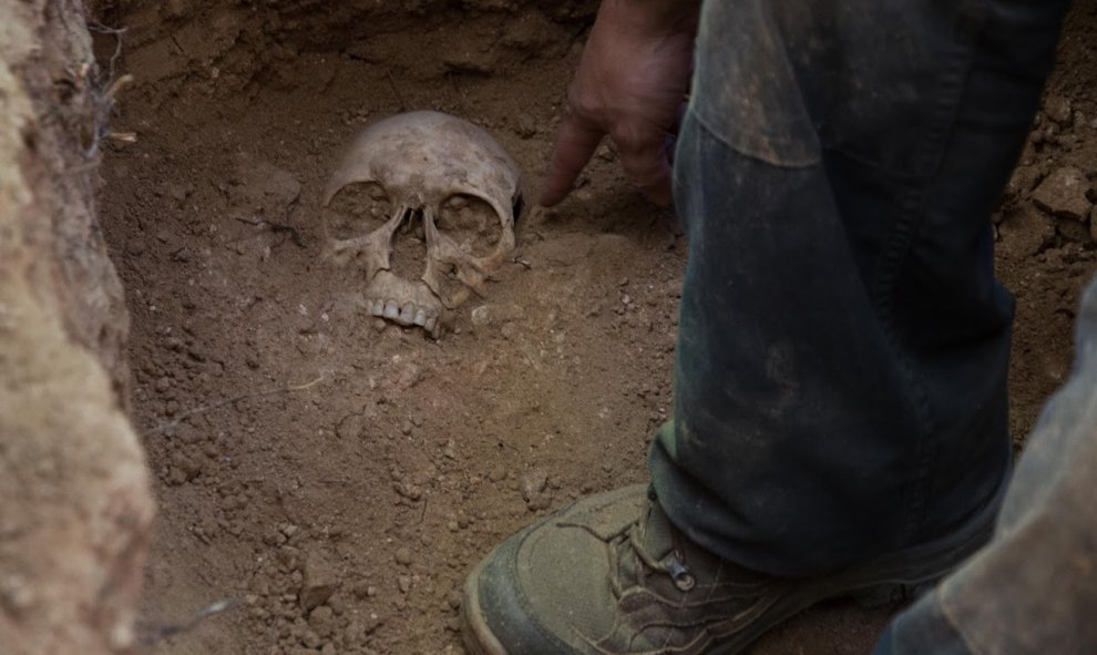 Exhumación de Timoteo Medieta en el cementerio de Guadalajara por orden de la Justicia de Argentina.Óscar Rodríguez, miembro de la ARMH