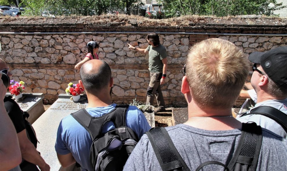 Exhumación de Timoteo Medieta en el cementerio de Guadalajara por orden de la Justicia de Argentina.Óscar Rodríguez, miembro de la ARMH