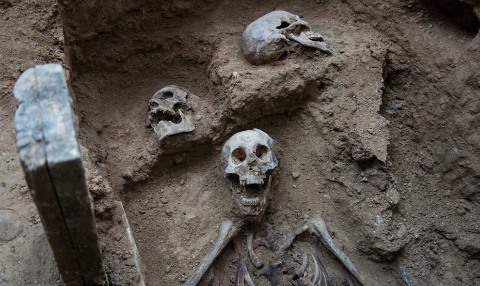 Exhumación de Timoteo Medieta en el cementerio de Guadalajara por orden de la Justicia de Argentina.Óscar Rodríguez, miembro de la ARMH