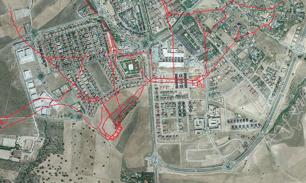 Mapa actual de la zona de Villanueva de la Cañada. Las líneas en rojo indican dónde estaban las trincheras republicanas, hoy muchas de ellas desaparecidas por las construcciones de adosados. | S.T