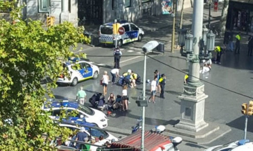 Las imágenes del atentado en Barcelona. / REUTERS