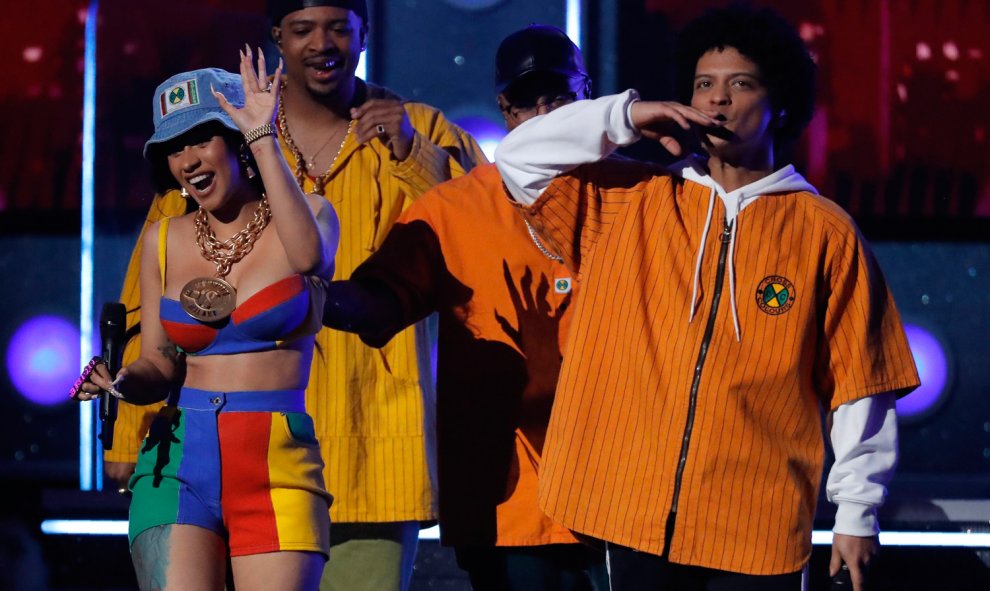 Cardi B y Bruno Mars ponen punto final a su actuación con 'Finesse'.-REUTERS
