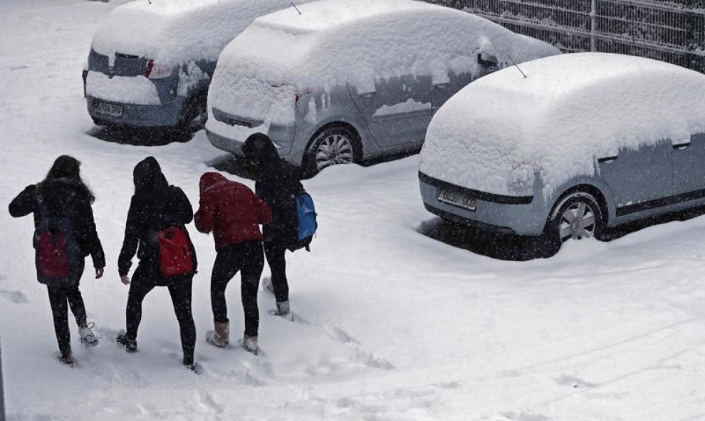 Las comunidades de Navarra, La Rioja y País Vasco continúan en alerta naranja por nevadas, viento o aludes. / EFE