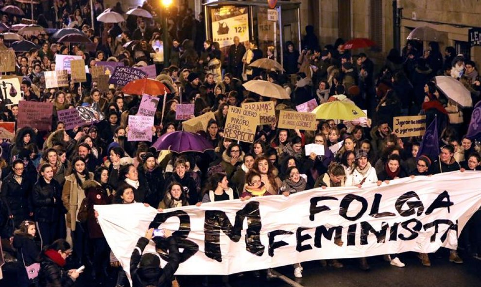 Manifestación feminista en Santiago. / XOÁN REY (EFE)