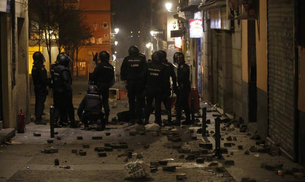 Protestas en Lavapiés. | JAVIER LIZÓN (EFE)