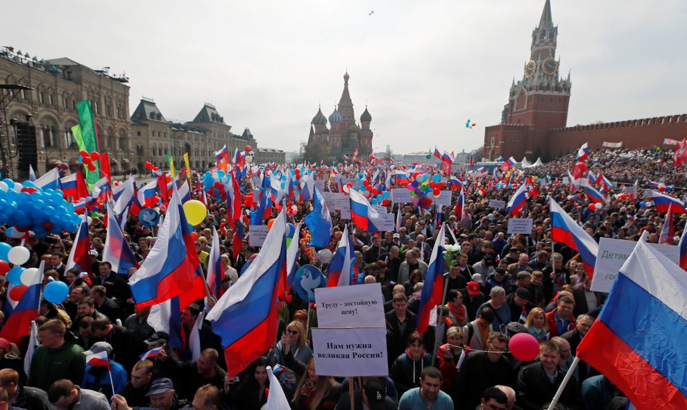 Manifestación por el Primero de Mayo en la Plaza Roja de Moscú. REUTERS/Maxim Shemetov