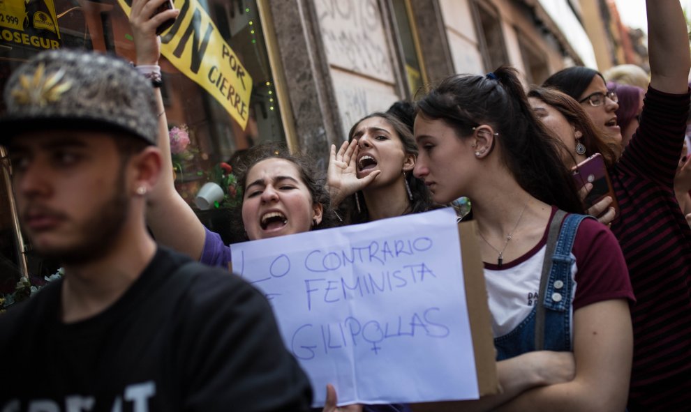 Miles de estudiantes se manifiestan frente al Ministerio de Justicia, en Madrid, contra la sentencia a 'La Manada'.-JAIRO VARGAS