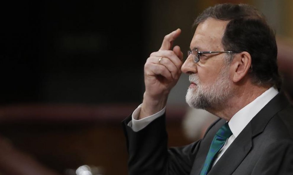 31/05/2018.- El presidente del Gobierno, Mariano Rajoy, durante su intervención ante el pleno del Congreso, en la primera jornada de la moción de censura presentada por el PSOE contra el Gobierno. EFE/ Javier Lizón