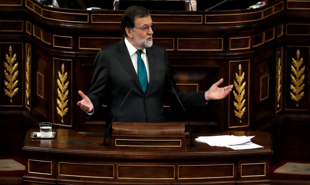 El presidente del Gobierno, Mariano Rajoy, en la tribuna del Congreso de los Diputados, durante el debate de la moción de censura presentada por el PSOE. REUTERS/ Juan Carlos Hidalgo