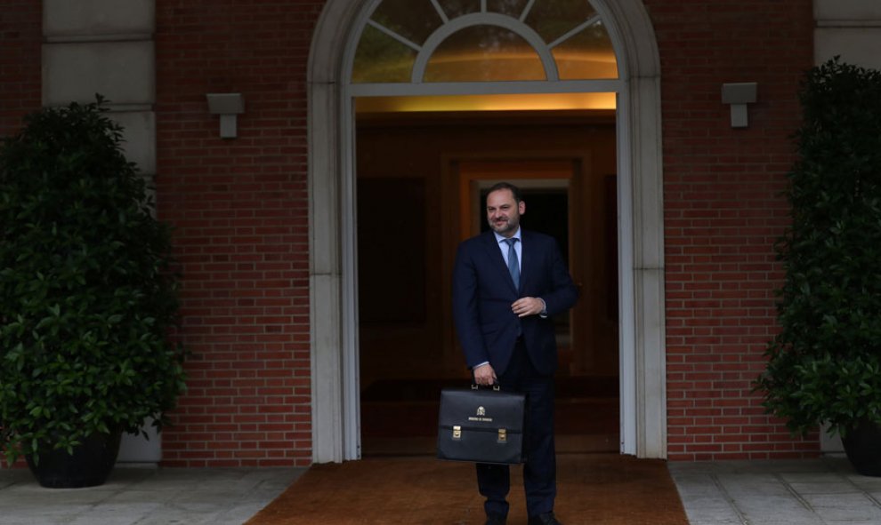 José Luis Ábalos, a su llegada al primer Consejo del nuevo Gobierno. REUTERS/Susana Vera