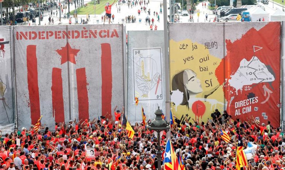 La Guardia Urbana de Barcelona asegura que "aproximadamente un millón de personas" ha acudido a la manifestación. / EFE - ALEJANDRO GARCÍA