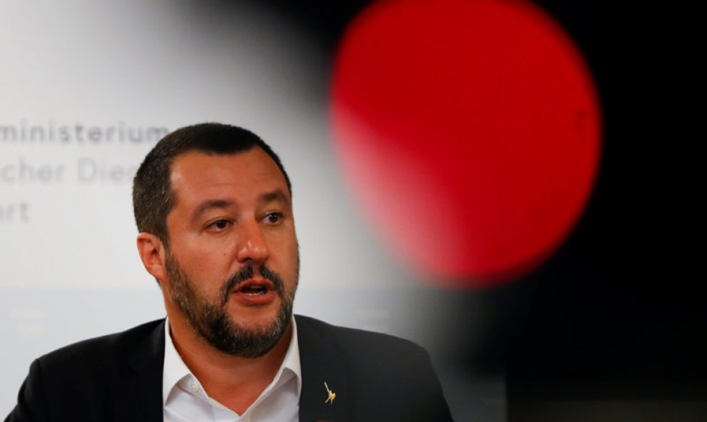 El ministro del Interior italiano, Matteo Salvini, durante su intervención ante la prensa tras reunirse con su homólogo austriaco. (LEONHARD FOEGER | REUTERS)
