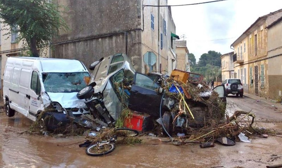 Aspecto de una calle de Sant Llorenç des Cardassar (Mallorca) tras las inundaciones por las fuertes lluvias. EFE/Argentina Sánchez