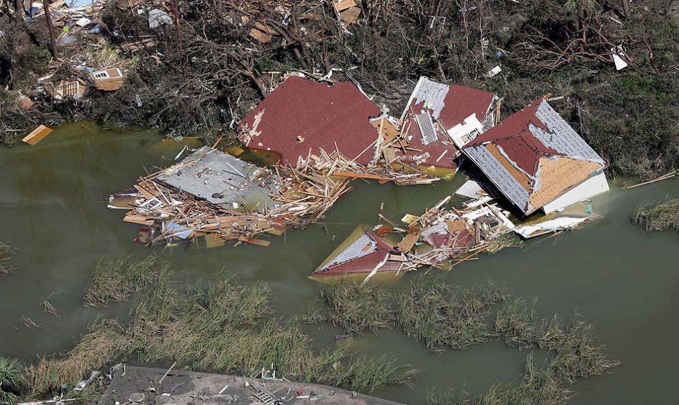 La foto aérea muestra las casas destruidas después del huracán Michael que se estrelló contra la costa noroeste de Florida en Mexico Beach, Florida, EE. UU., 11 de octubre de 2018. Fotografía tomada el 11 de octubre de 2018. Chris O'Meara / Pool a través