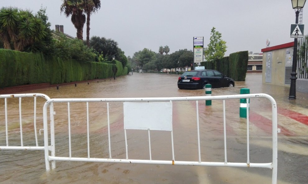 Los campus de las universidades públicas de Castellón y Valencia han cancelado las clases por la continuidad de fuertes lluvias por la gota fría - EFE/Adolfo Ibarra