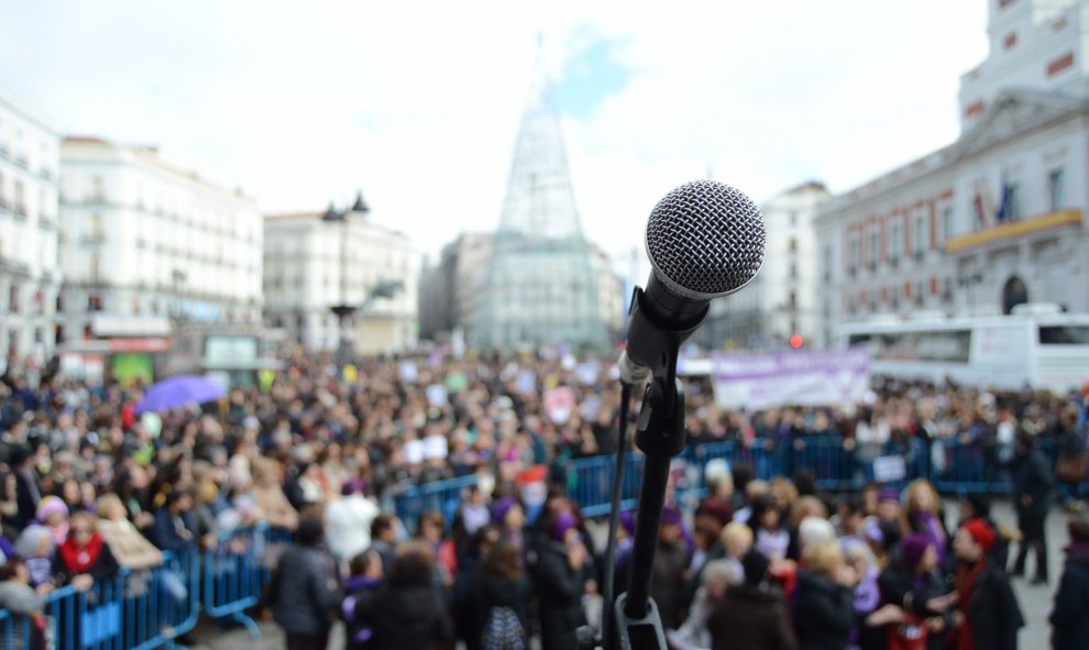 Escenario desde donde han leído el manifiesto las feministas en la Puerta del Sol - Arancha Ríos