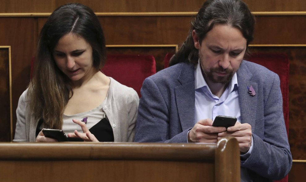 El líder de Podemos Pablo Iglesias, durante el acto de conmemoración del cuarenta aniversario de la Constitución presidido por el Rey en el Congreso. EFE/Zipi