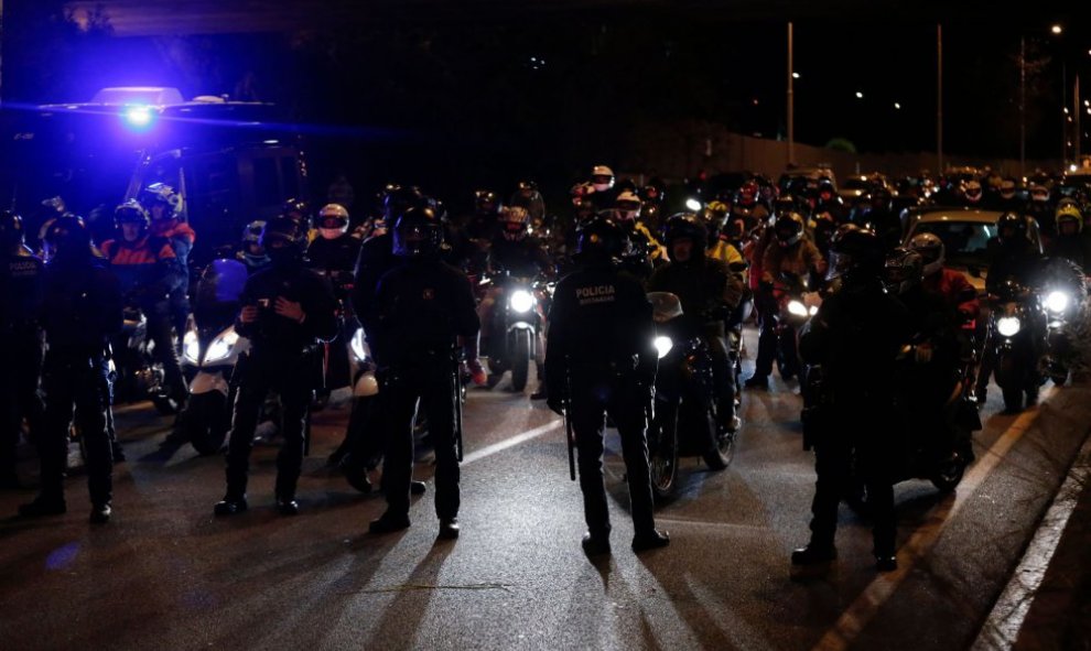 Cordón policial en la capital catalana por la reunión entre Sánchez y Torra/AFP
