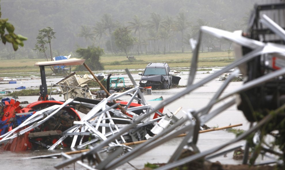 Imagen de la devastación del tsunami en Indonesia.  EFE/EPA/ADI WEDA