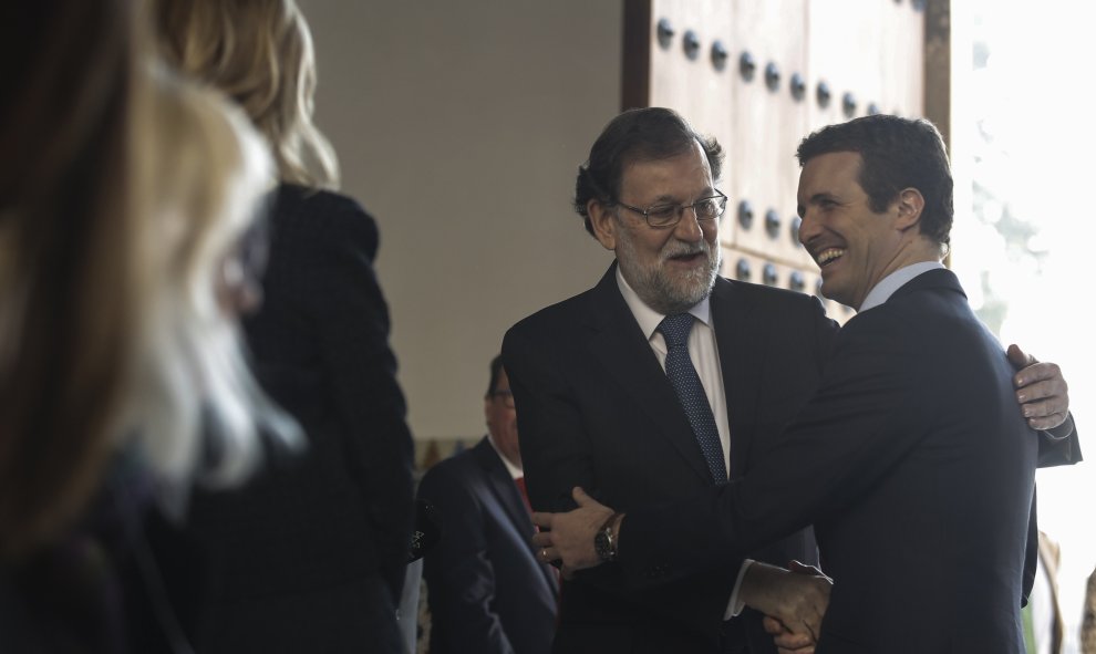 Mariano Rajoy junto a Pablo Casado en la sede del Parlamento de Andalucía - EP/María José López