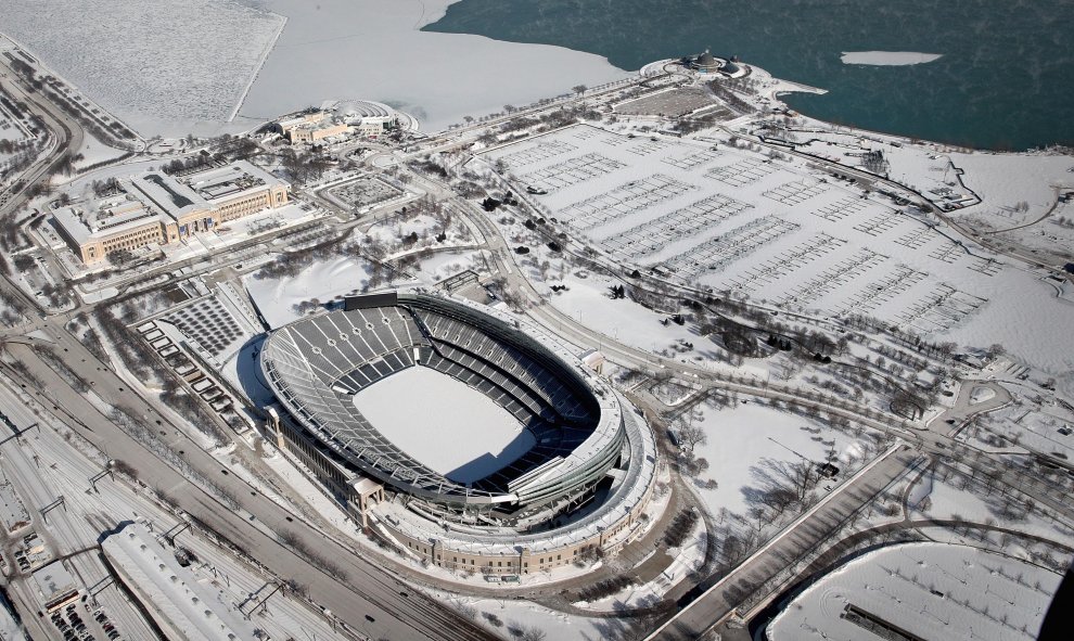 La nieve y el hielo cubren el estadio Soldier Field en Chicago (Illinois), el 31 de enero de 2019 | AFP/Scott Olson