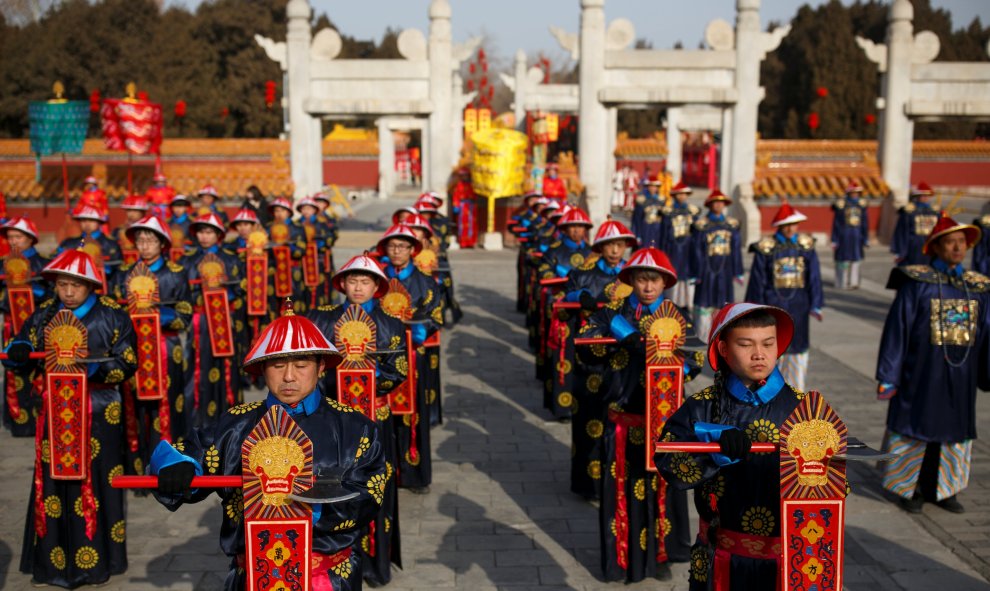 Ensayo para la ceremonia de la dinastía Qing en el Templo de la Tierra en Ditan Park en Beijing | Reuters/Thomas Peter