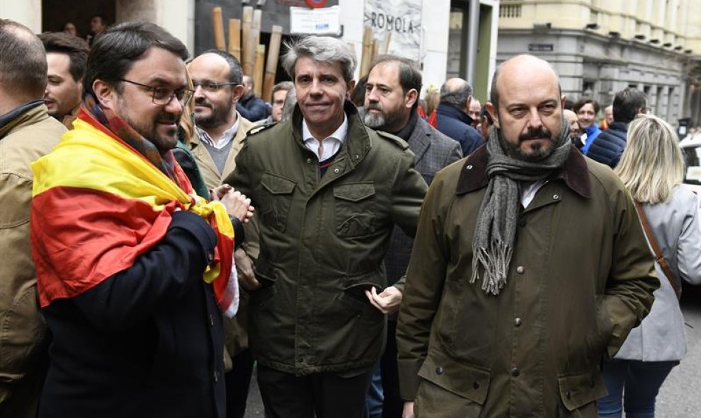 El presidente de la Comunidad de Madrid, Ángel Garrido, asiste a la concentración. Víctor Lerena (EFE)