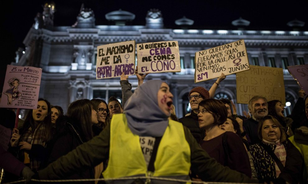 La manifestación del 8-M a su paso por la calle Alcalá de Madrid.- JAIRO VARGAS