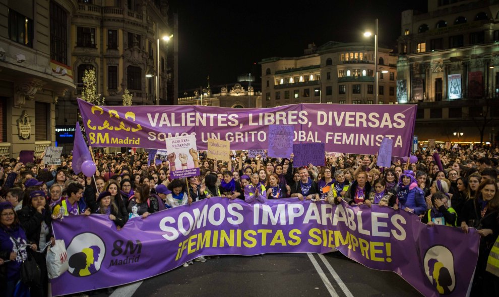 La cabecera de la manifestación del Día de la Mujer, en la calle Alcalá de Madrid.- JAIRO VARGAS