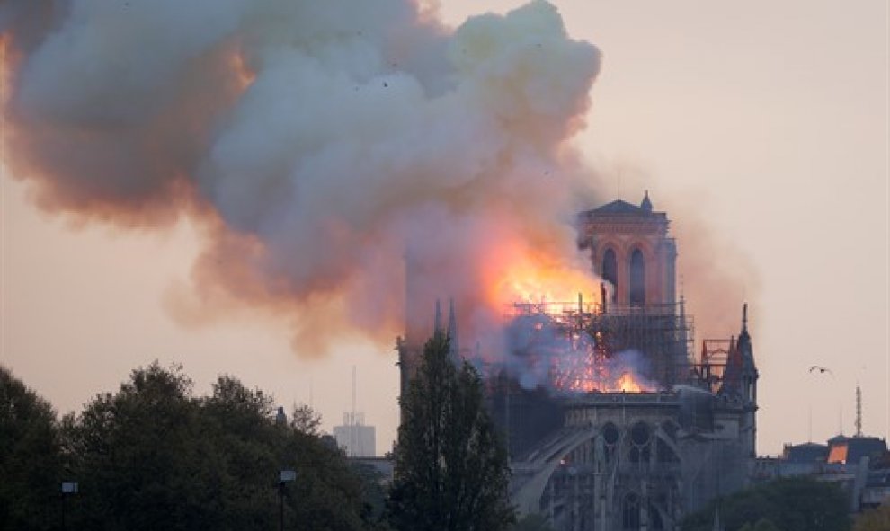 Notre Dame en llamas. Reuters