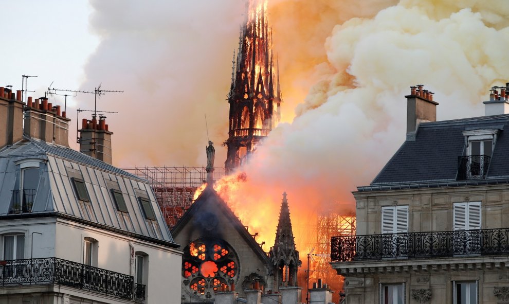 Fuego en la catedral de Notre Dame. Reuters