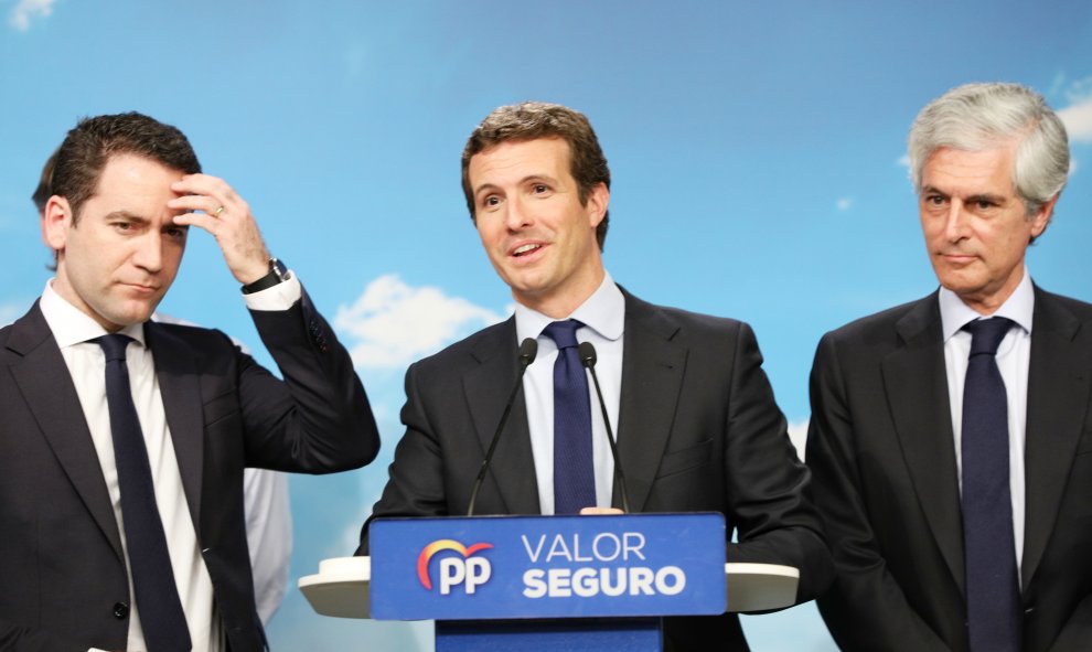 El secretario general del PP, Teododo García Egea; el presidente del PP, Pablo Casado; y el candidato del Partido Popular al Congreso de los Diputados por Madrid, Adolfo Suárez Illana, ofrecen declaraciones. Jesús Hellín/Europa Press