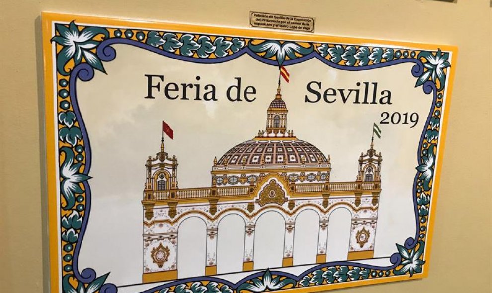 Un restaurante de Sevilla, La Montañera, reúne desde el año 2000 las portadas de la Feria de Abril en azulejos, una curiosidad que atrae a mucha gente a verlo, cerca del recinto ferial de la capital andaluza. En la imagen, la reproducción de la portada de