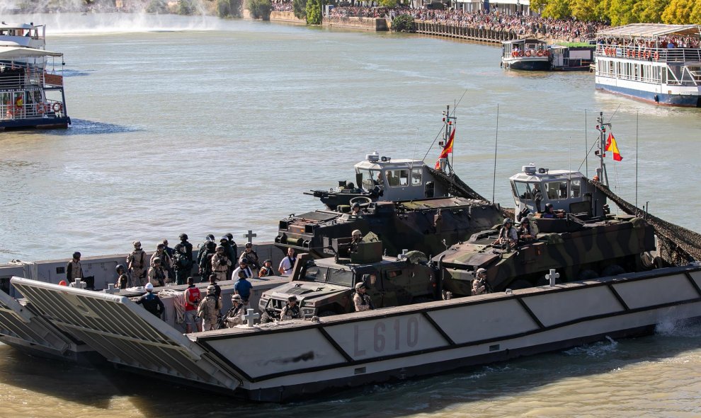 Uno de los buques que han participado en el Día de las Fuerzas Armadas. / EUROPA PRESS