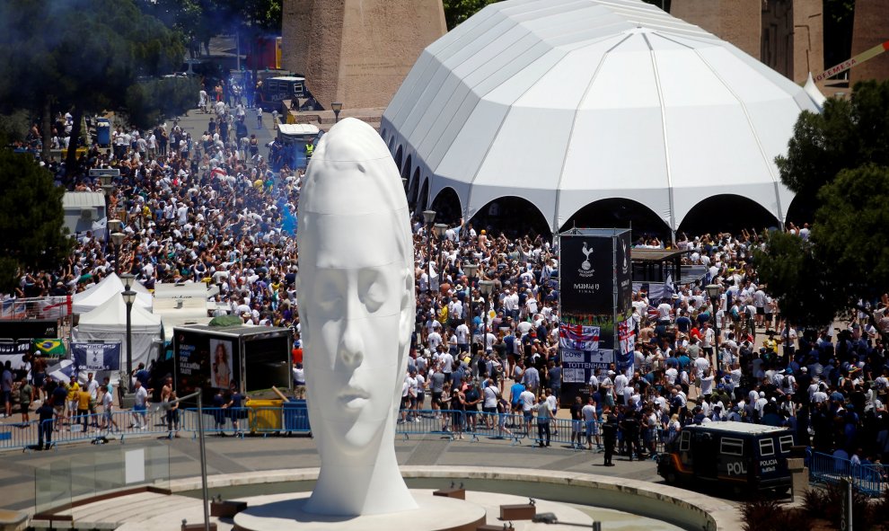 Vista aérea de la fanzone del Tottenham. REUTERS/Javier Barbancho