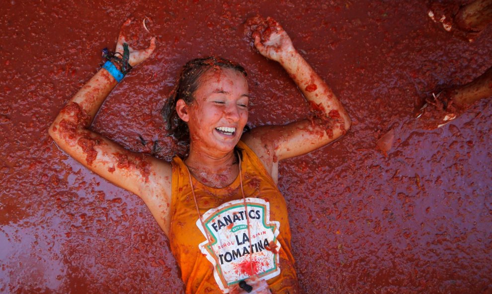 28/08/2019 - La Tomatina es replicada en lugares tan diversos como Corea del Sur, Chile, Colombia o China. REUTERS/Heino Kalis