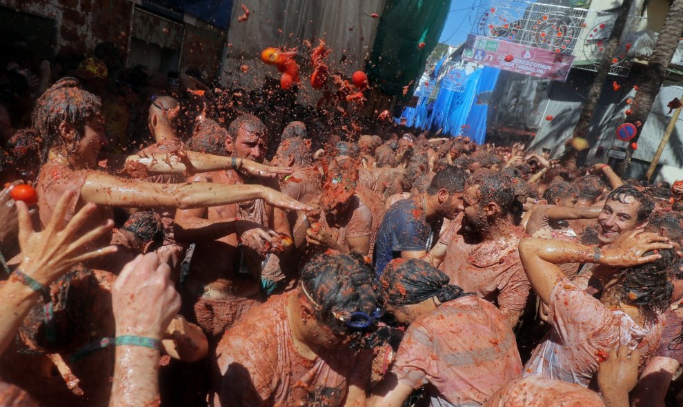 28/08/2019 - La Tomatina permite hacerse una idea de la potencia internacional de la fiesta. REUTERS/ Juan Medina