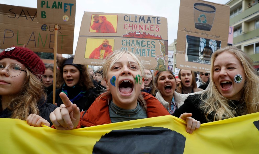 La marcha polaca de Varsovia, liderada por las más jóvenes. / Reuters