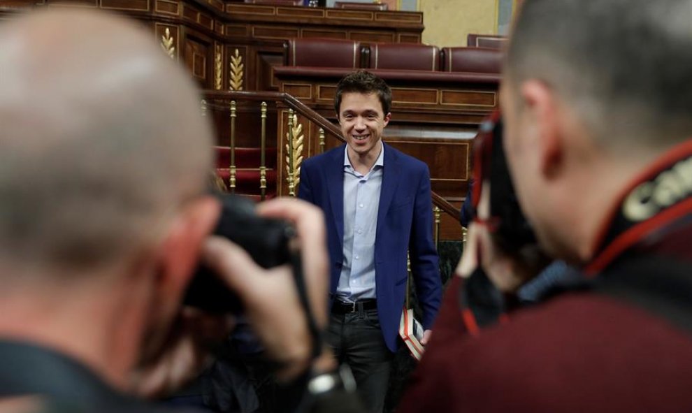 03/12/2019.- El diputado y líder de Más País Iñigo Errejón, a su llegada al hemiciclo del Congreso de los Diputados al inicio de la sesión constitutiva de la Cámara Baja. EFE/Emilio Naranjo