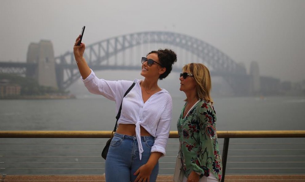 El humo ha llegado hasta el Sydney Harbour Bridge | EFE