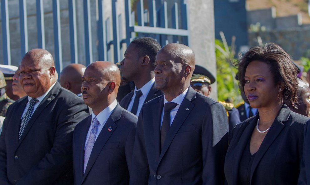 12/01/2020.- El presidente de Haití, Jovenel Moise (c), y altos cargos del Gobierno conmemoraron este domingo el décimo aniversario del devastador terremoto del 12 de enero de 2010 con una ceremonia celebrada en la comunidad de Saint-Christophe, en Puerto