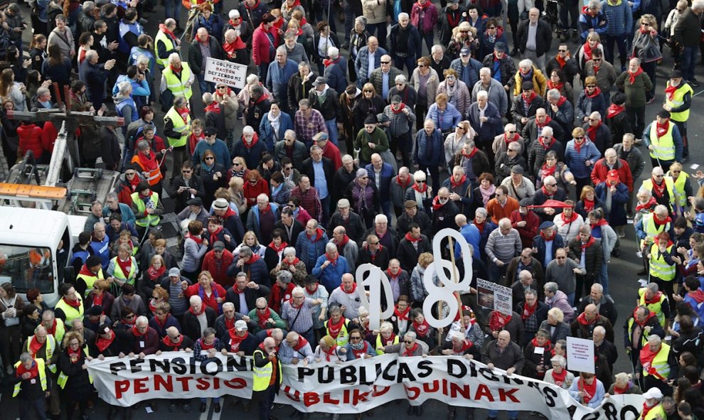 Pensionsitas durante la manifestación este jueves en Bilbao | EFE