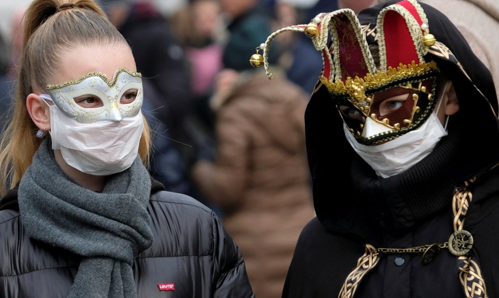 Las festividades del domingo por la noche del Carnaval de Venecia se suspendieron debido al brote de coronavirus. |Manuel Silvestri (Reuters)