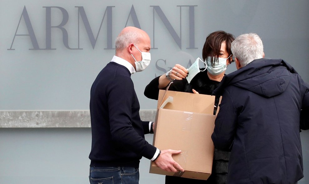 Armani realiza a puerta cerrada su desfile en la semana de la moda de Milán por el coronavirus. REUTERS/Alessandro Garofalo