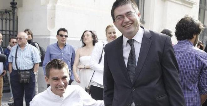 Sánchez Mato (derecha) tras la investidura de Carmena./ EFE