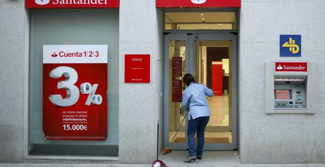 Oficina del banco Santander en Ronda. / JON NAZCA (REUTERS)