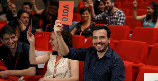 Alberto Garzón, que será elegido nuevo coordinador federal de IU, durante una de las votaciones en la XI Asamblea Federal de IU. EFE/Chema Moya